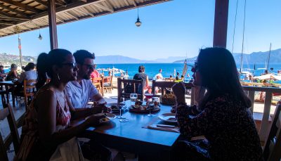 Kaş’ta Deniz Kenarında Serinleten Lezzet Durakları