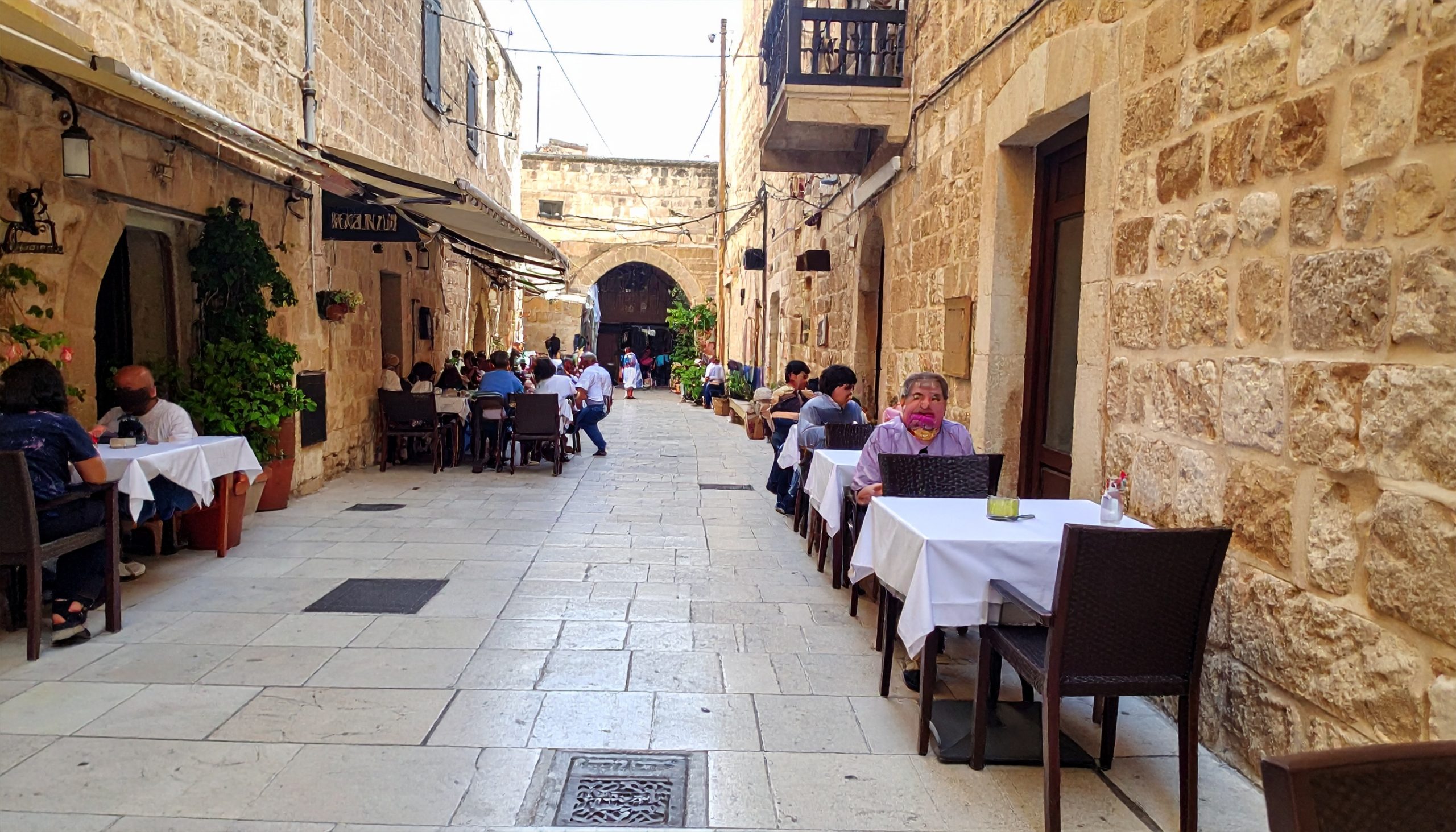 Mardin’in Taş Sokaklarında Lezzet Dolu Duraklar Mardin’in Taş Sokaklarında Lezzet Dolu Duraklar